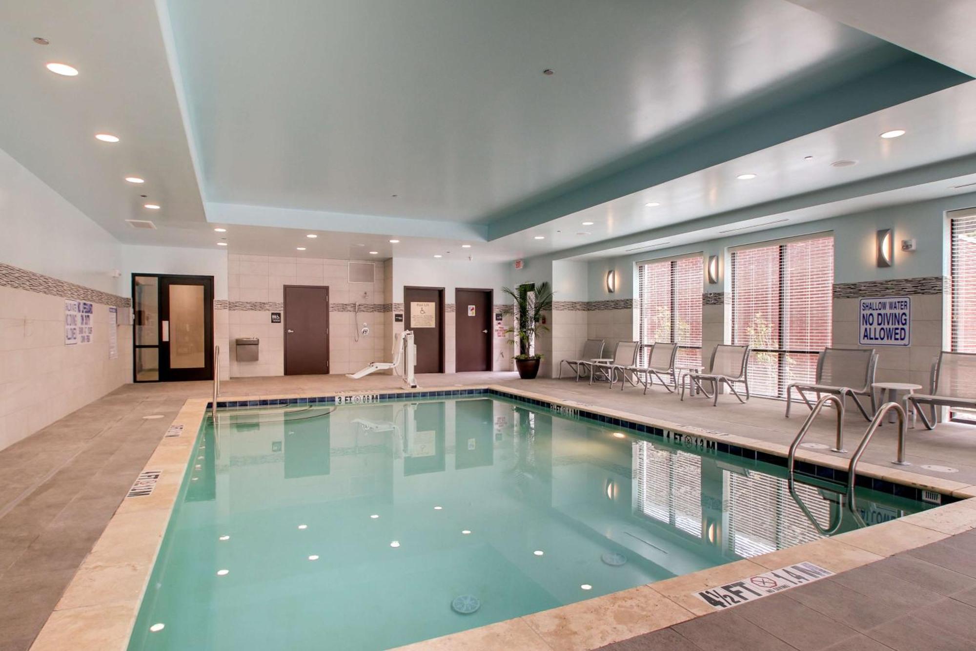 Hampton Inn & Suites Greenville Airport Bagian luar foto